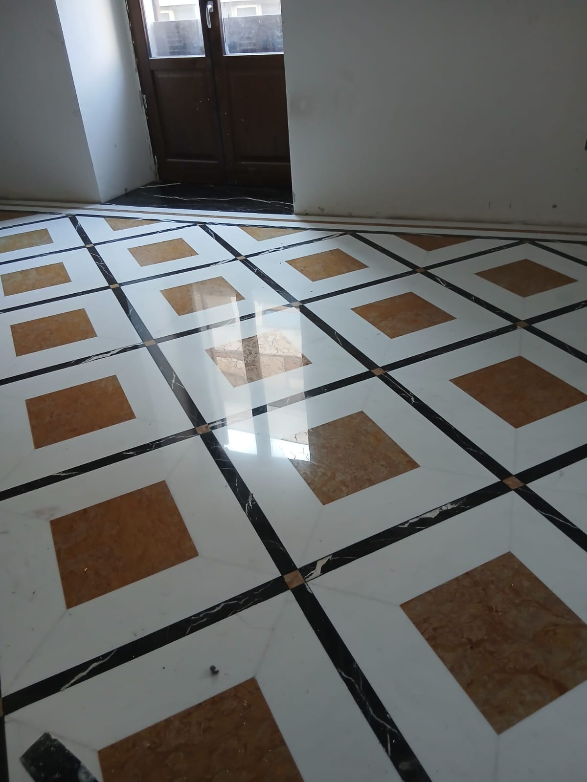 Inlaid checkered floor in white and ochre marble