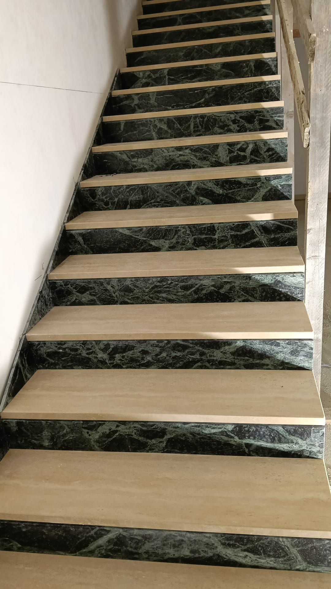 Indoor staircase in Verde Alpi marble and Travertine