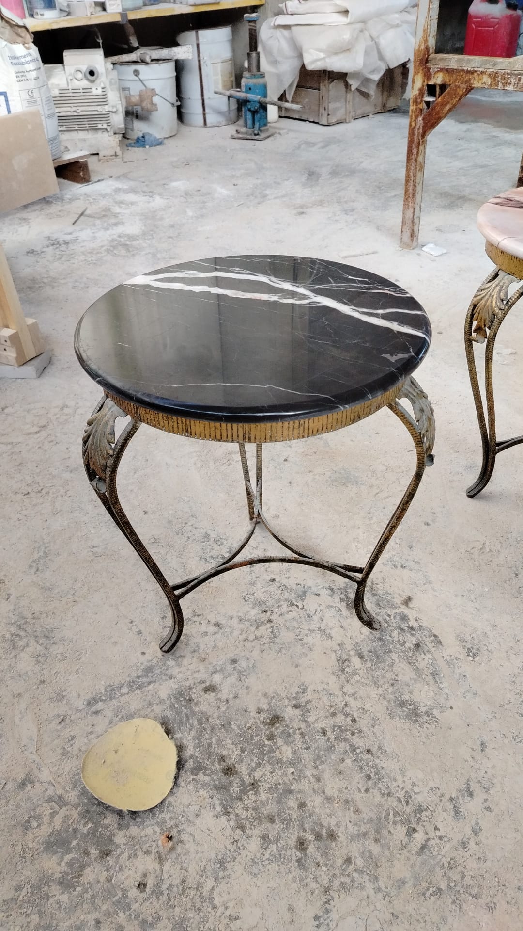 Side table with Nero Marquina marble top